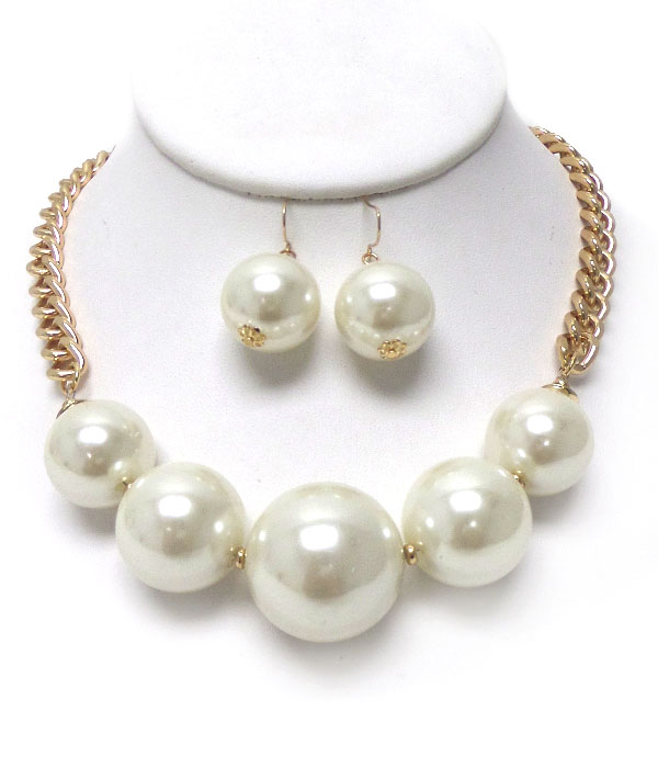 FIVE PEARL METAL CHAIN NECKLACE SET