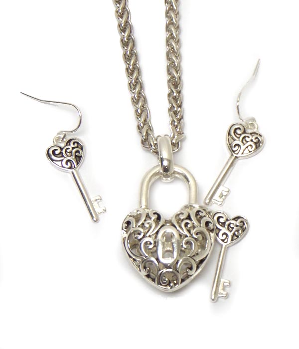 DESIGNER INSPIRED LOCK AND KEY CHAIN NECKLACE SET