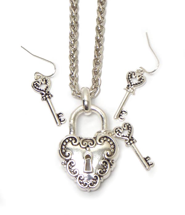 DESIGNER INSPIRED LOCK AND KEY CHAIN NECKLACE SET 