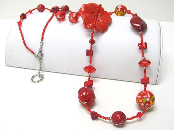 FLORAL ACCENT CERAMIC AND MIXED ACRYL BEADS LONG NECKLACE EARRING SET