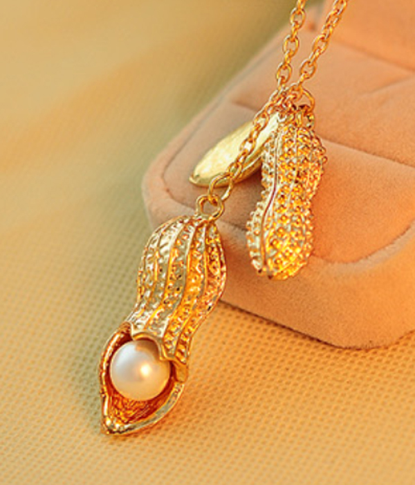 CRYSTAL AND PEARL PEANUT NECKLACE
