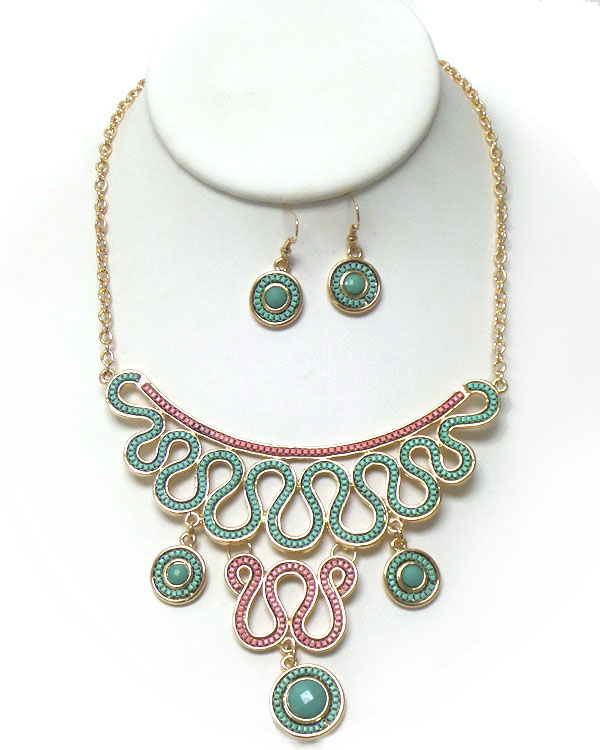 PAINTED TUB CHAIN ON WAVY METAL FILIGREE AND CRYSTAL CENTER DISK DROP STATEMENT NECKLACE EARRING SET