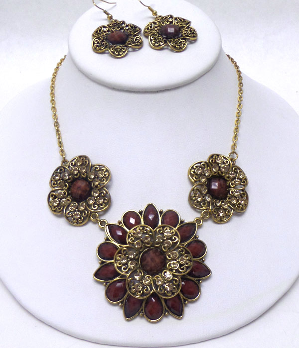 FLOWER METAL AND STONES NECKLACE SET 