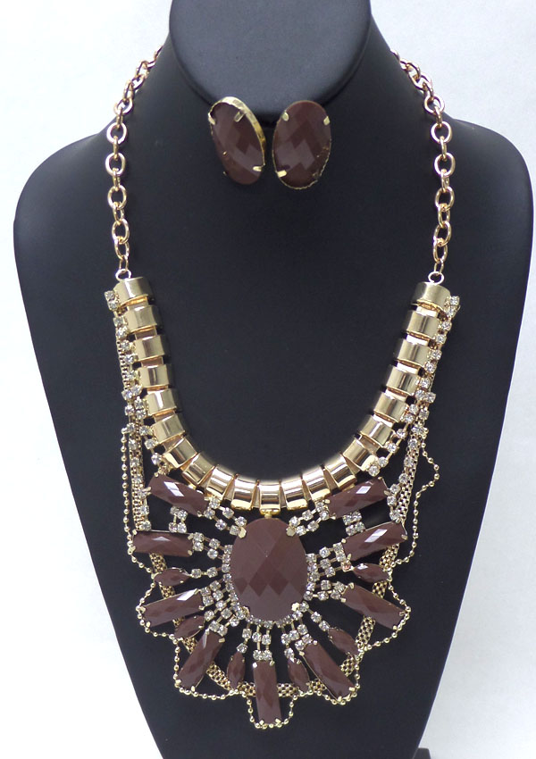 CRYSTALS AND METAL FLOWER SHAPE NECKLACE SET