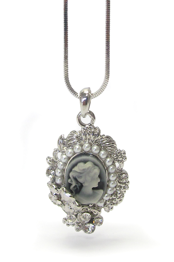 WHITEGOLD PLATING CRYSTAL AND PEARL STUD CAMEO PENDANT NECKLACE