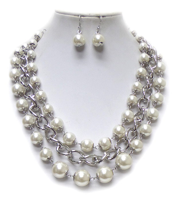 THREE LAYER PEARL AND METAL CHAIN NECKLACE SET