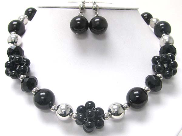 PEARL BEADS CLUSTER ACCENT AND METAL BALL NECKALCE EARRING SET