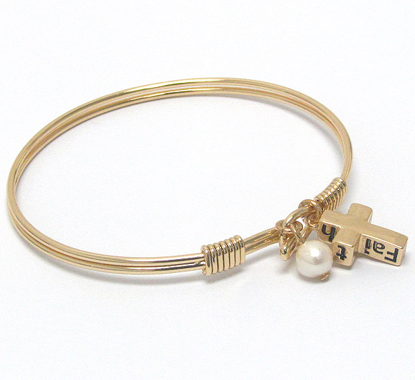 CROSS AND PEARL CHARM WIRE BANGLE BRACELET