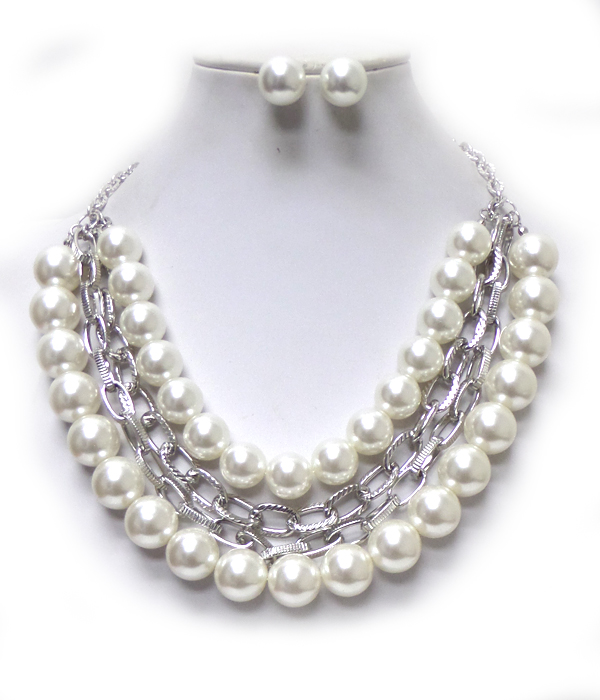 4 LAYER CHAIN AND MULTI SIZE PEARLS NECKLACE SET 