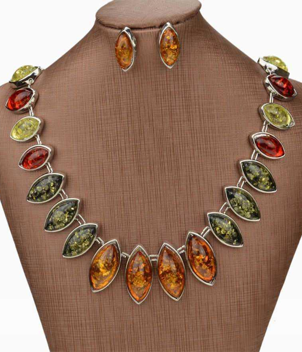 RESIN AMBER VINTAGE NECKLACE AND EARRING SET