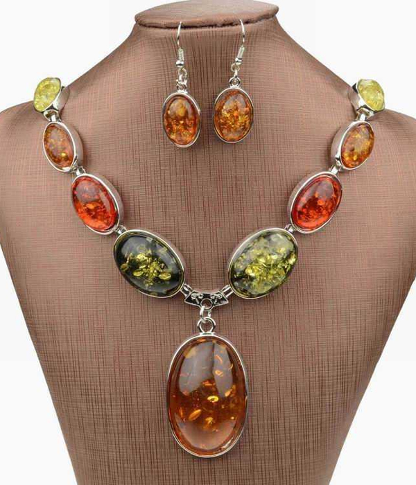 RESIN AMBER VINTAGE BIB NECKLACE AND EARRING SET