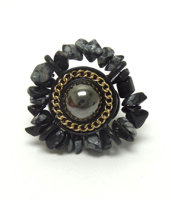 ROUND GENUINE AND CHIP STONE BORDER STRETCH RING