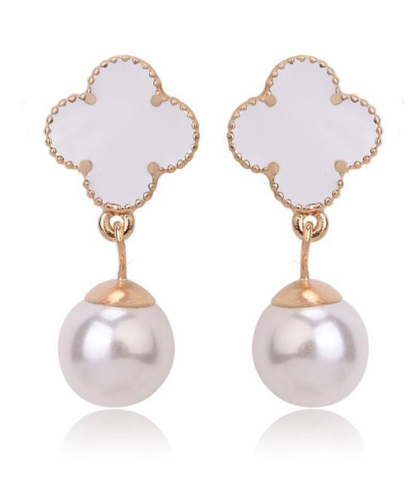 DESIGNER INSPIRED CLOVER AND PEARL DROP EARRING