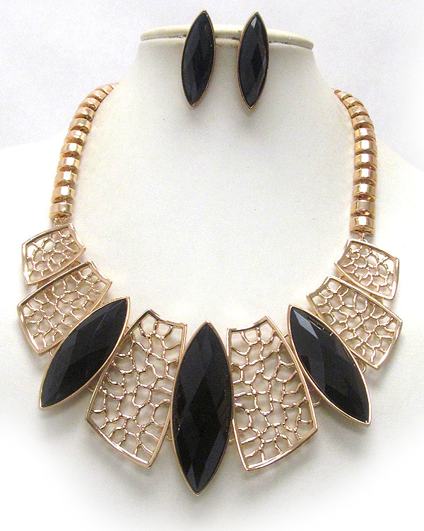 FACET GLASS STONE AND CUT OUT METAL LINK BIB STYLE NECKLACE EARRING SET