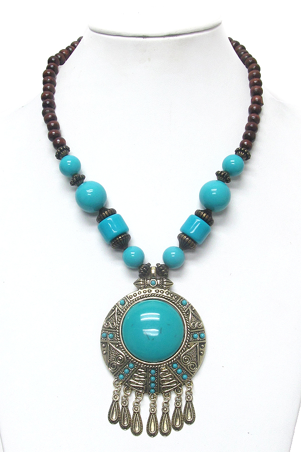 TIBETAN SILVER DISK AND CENTER TURQUOISE CHUNKY NECKLACE