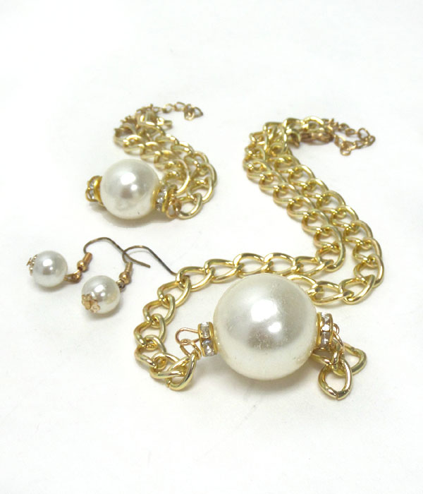 PEARL THREE PAIR BRACELET EARRING AND NECKLACE SET 