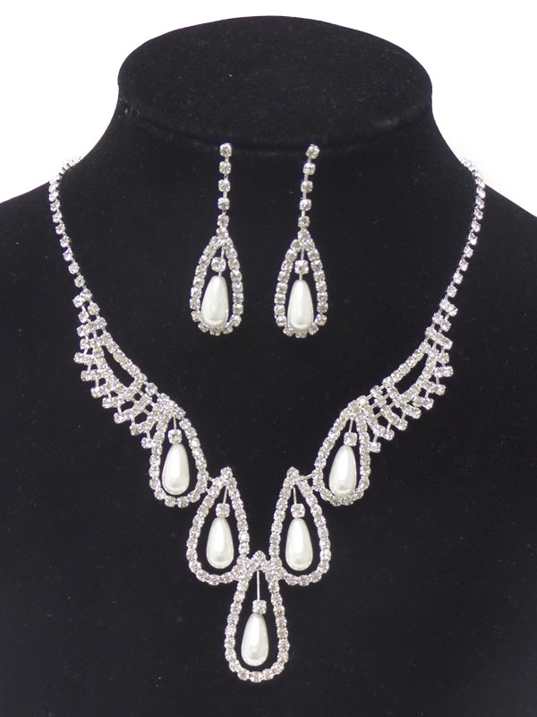 PEARL AND RHINESTONE NECKLACE SET
