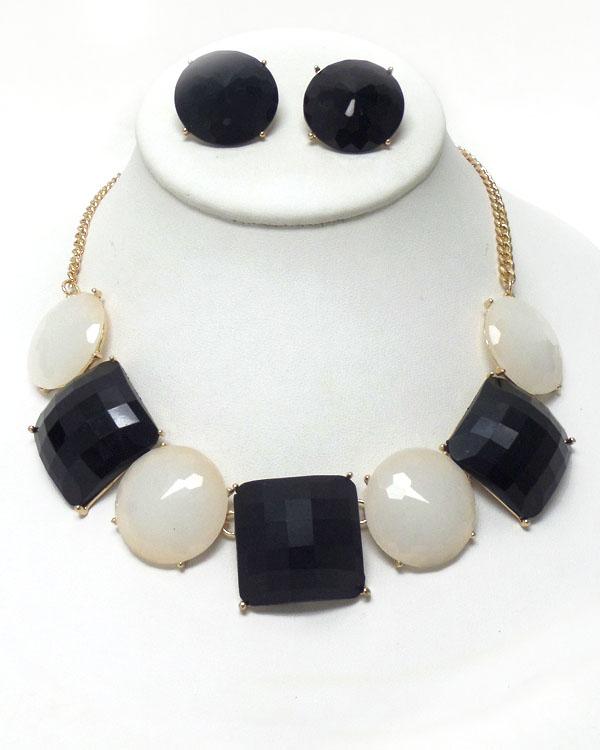 ACRYLIC PUFFY DISK AND SQUARE LINK NECKLACE