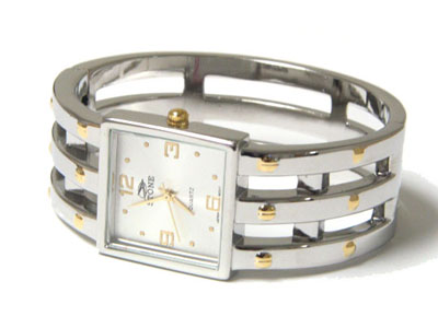 SQURE FACE AND BRASS METAL BAND BANGLE WATCH