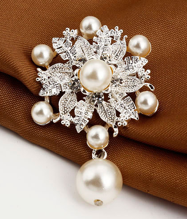 CRYSTAL AND PEARL FLOWER BROOCH OR PIN