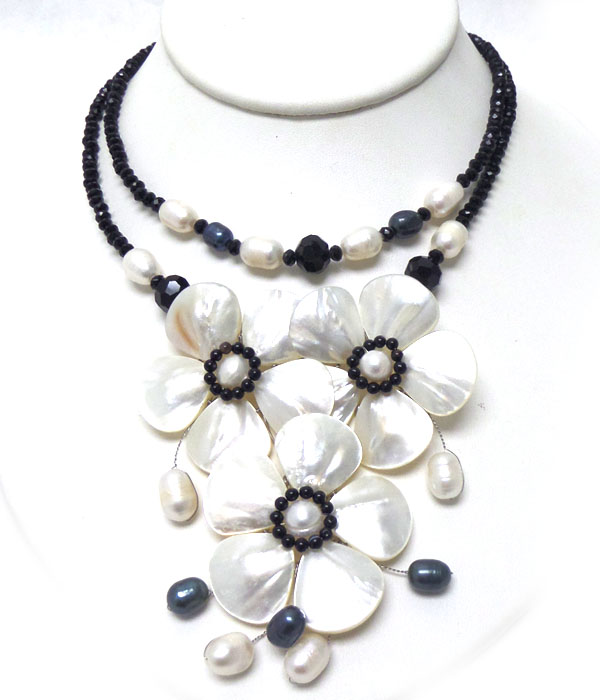 HANDMADE AND NATURAL MOTHER OF PEARL AND FRESH WATER PEARL TRIPLE FLOWER NECKLACE