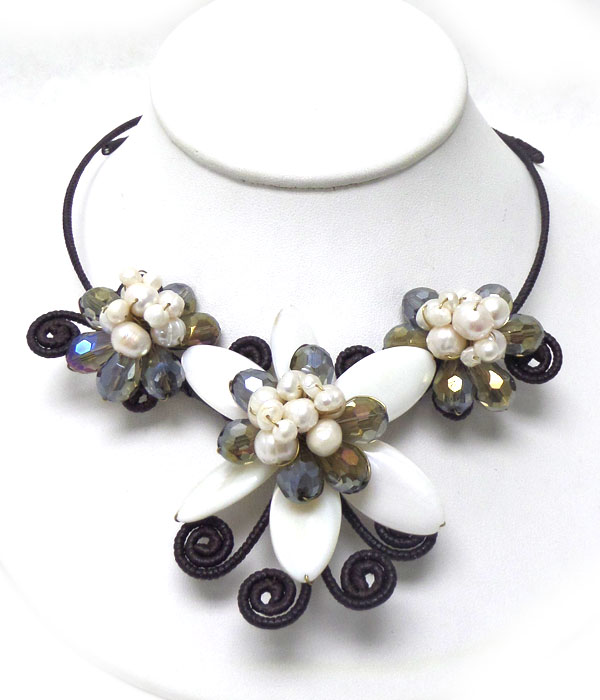 HANDMADE AND NATURAL MOTHER OF PEARL AND FRESH WATER PEARL FLOWER CHOCKER NECKLACE