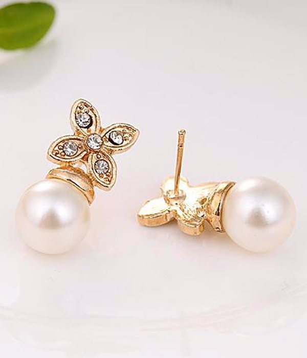 CRYSTAL FLOWER AND PEARL EARRING