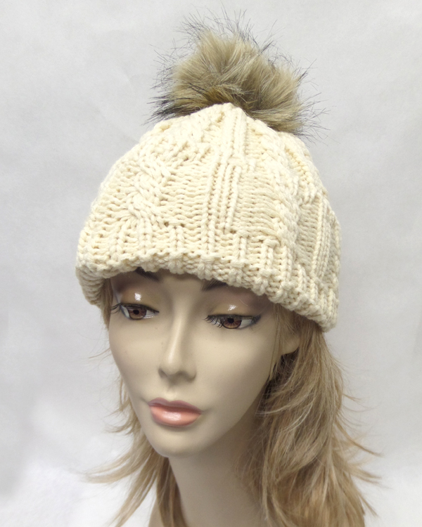 FLUFFY BALL ACCENT KNIT WINTER HAT