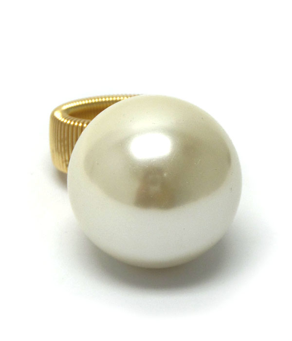 LARGE PEARL RING
