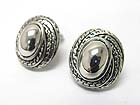 SWIRL TEXTURED OVAL EARRING