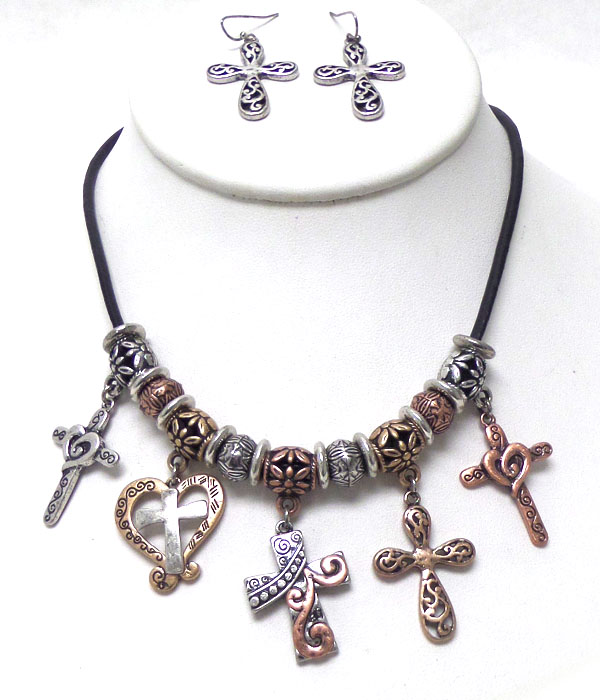 METAL CROSS AND HEARS NECKLACE SET
