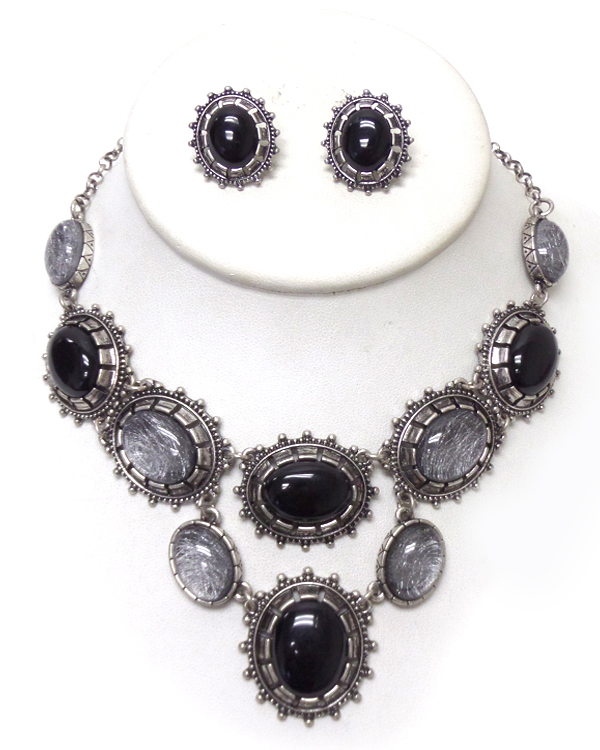 BURNISH METAL AND STONE NECKLACE SET