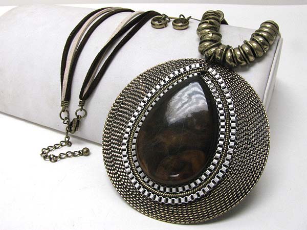 TEAR DROP STONE ON LARGE METALION PENDANT AND SUEDE CHAIN LONG NECKLACE EARRING SET