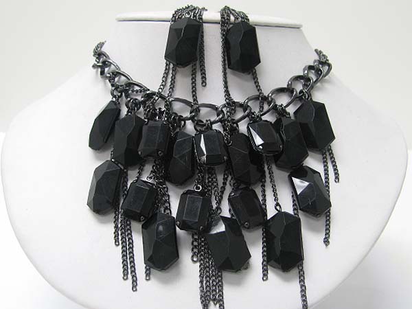 FACET ACRYL STONE AND TASSEL DROP NECKLACE EARRING SET