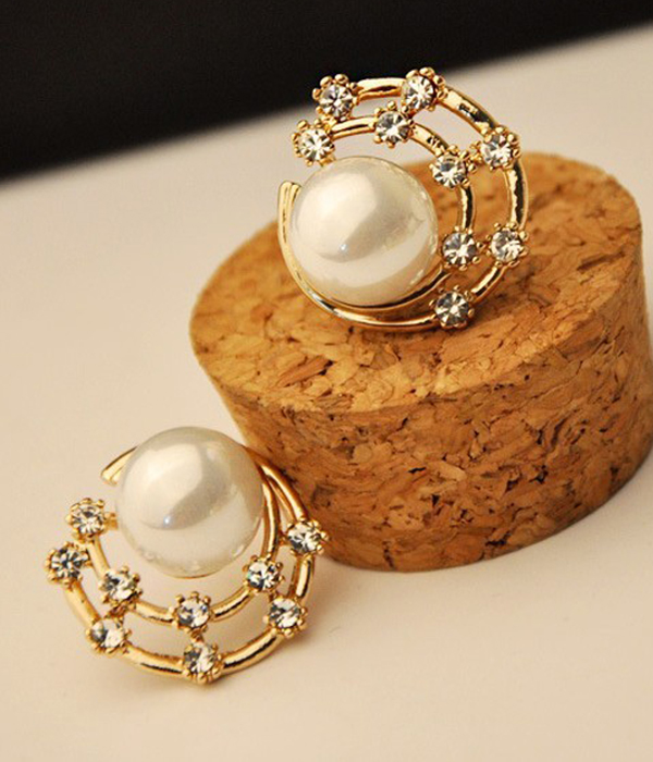 CRYSTAL AND PEARL EARRING