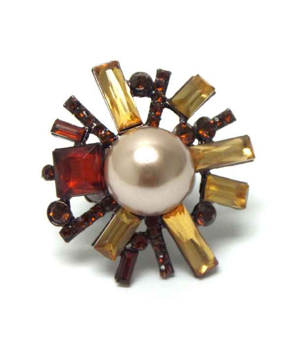 MULTI BAGUETTE CRYSTAL AND CENTER PEARL STRETCH COCKTAIL RING