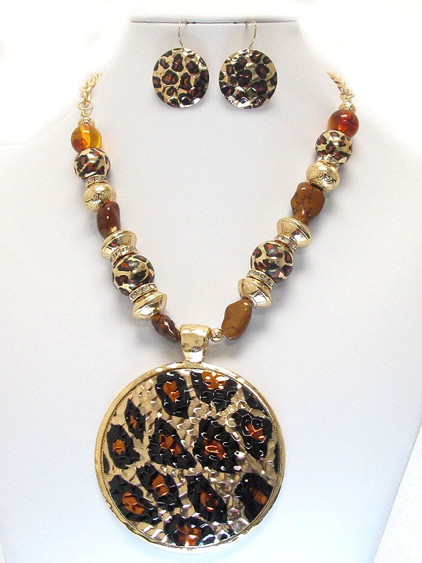 ANIMAL PRINT MEDALLION AND MULTI BEAD LINK CHAIN NECKLACE EARRING SET - LEOPARD