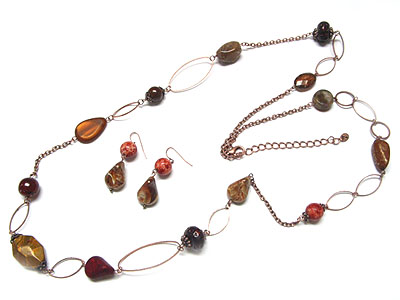 PATINA BEADS AND STONE WITH BURNISH METAL LINK LONG NECKLACE AND EARRING SET