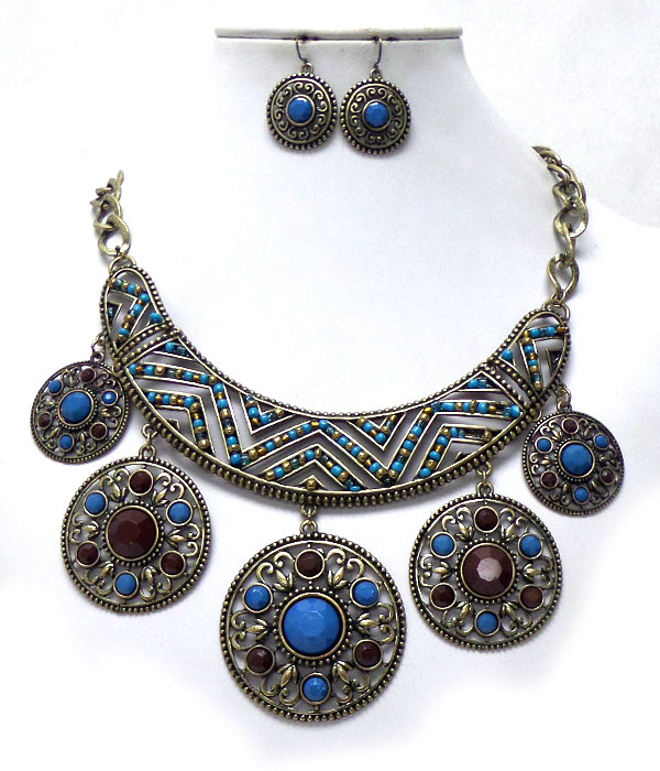 VINTAGE LARGE BIB AND METAL DISKS WITH BEADS NECKLACE SET