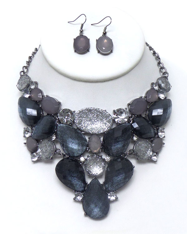GLITTER AND SOLID STONES NECKLACE SET
