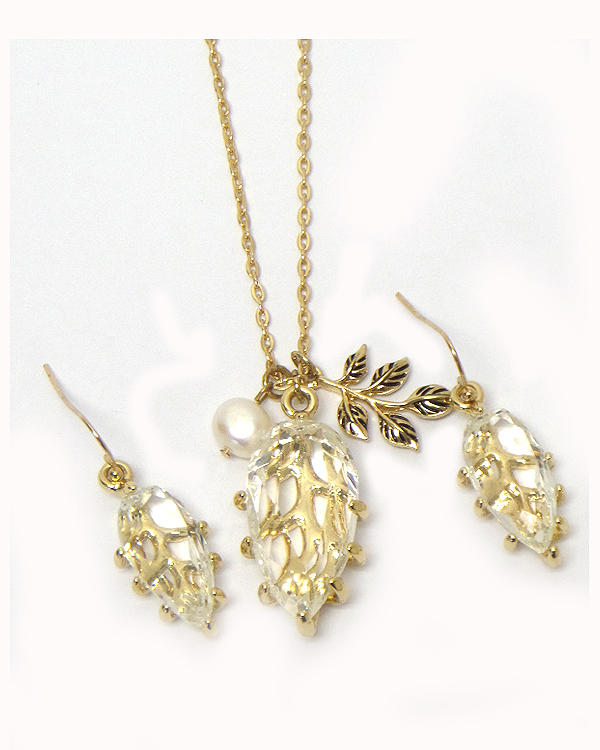 GLASS LEAF CHARM NECKLACE EARRING SET