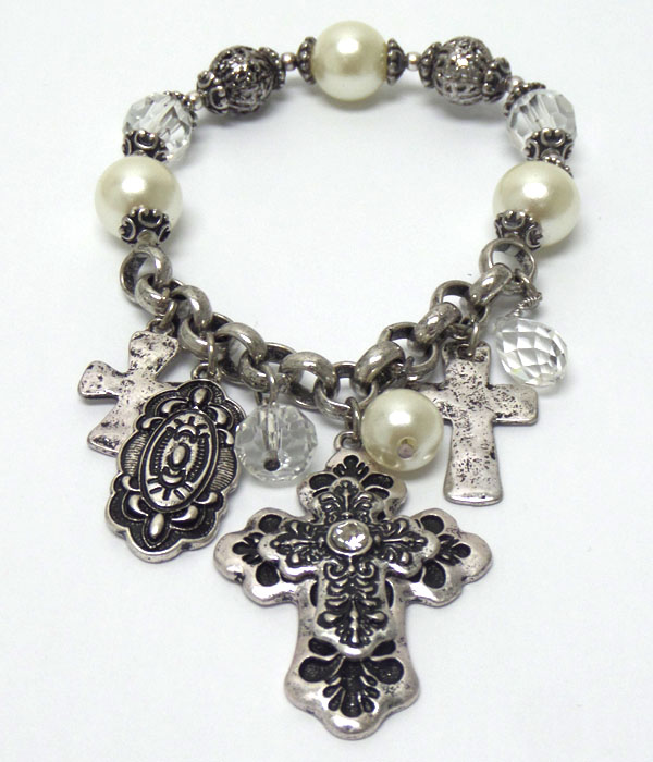 VINTAGE LOOK MULTI TEXTURED CROSS CHARM AND PEARL CHAIN STRETCH BRACELET