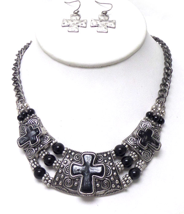 VINATAGE LOOK MULTI TEXTURED CROSS CHARM AND PEARL CHAIN NECKLACE SET