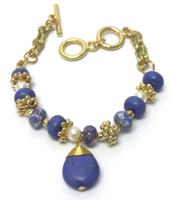 STONE AND BEADS DANGLING TOGGLE BRACELET 