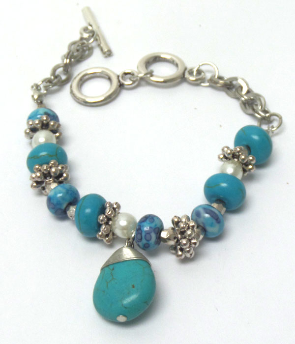 STONE AND BEADS DANGLING TOGGLE BRACELET