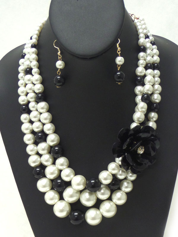 THREE ROW LARGE PEARL FLOWER NECKLACE SET 