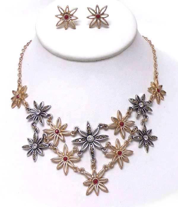 LINKED FLOWERS WITH STONE NECKLACE SET