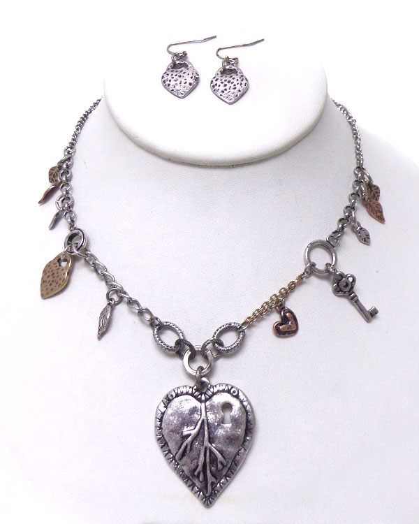 CHARM METAL CHAIN WITH HEART PENADANT NECKLACE SET 