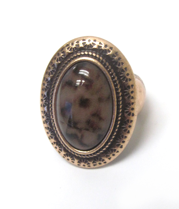 OVAL METAL TEXTURED STONE CENTER RING