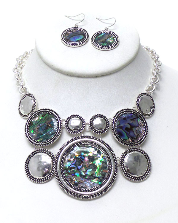 STONE WITH METAL TEXTURE BORDERS NECKLACE SET